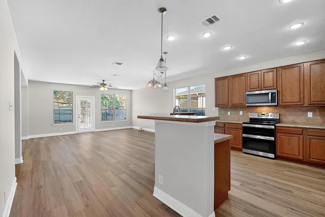 $264,900 | 221 Sunnyside Drive, Kyle, TX 78640