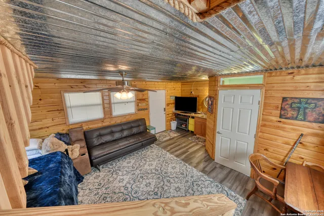 $710,000 | 2044 Cr 343, Hondo, TX 78861