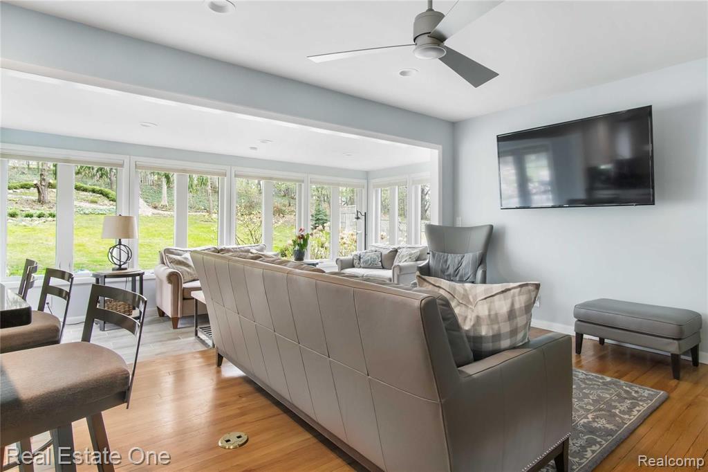 645 Cherry Tree Lane Rochester Hills, MI 48306 - Photo 17 of 43