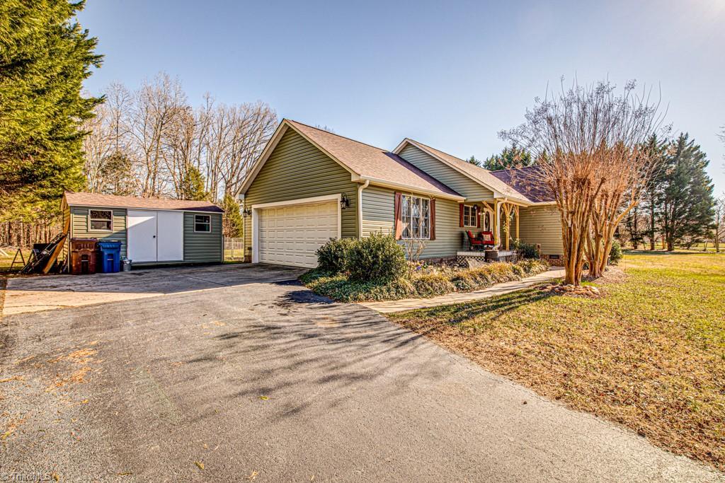 7159 Senepole Road Randleman, NC 27317 - Photo 6 of 37