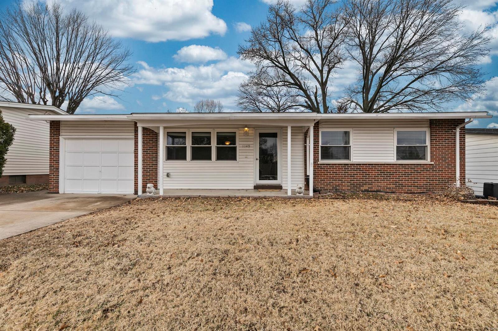 1149 Country Club Road St. Charles, MO 63303 - Photo 1 of 28 Gallery Image 1