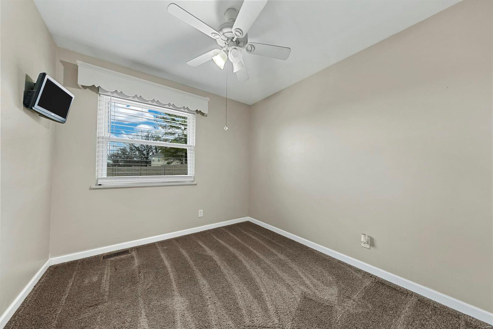 1149 Country Club Road St. Charles, MO 63303 - Photo 16 of 28 Gallery Image 16