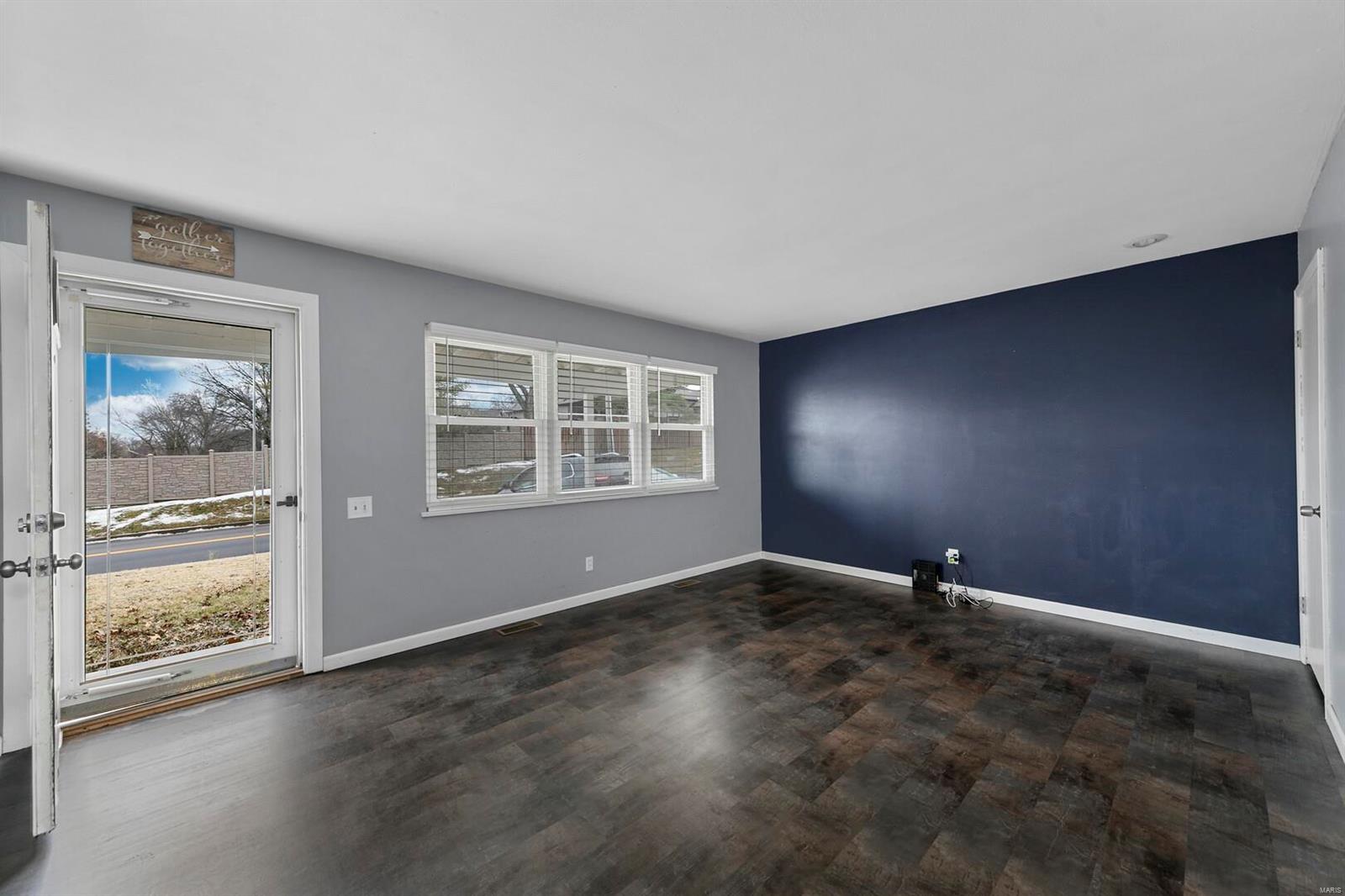 1149 Country Club Road St. Charles, MO 63303 - Photo 4 of 28 Gallery Image 4