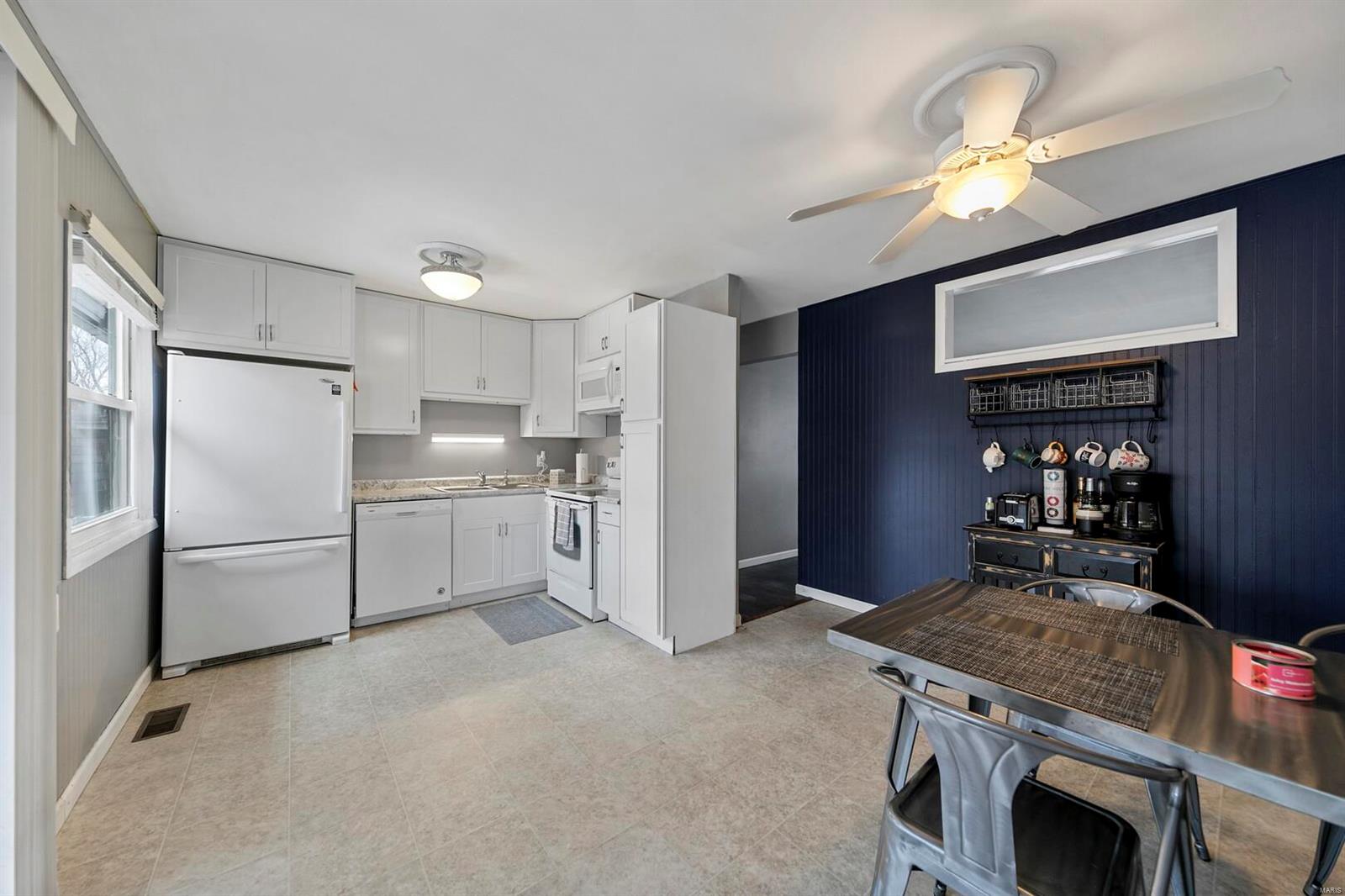 1149 Country Club Road St. Charles, MO 63303 - Photo 8 of 28 Gallery Image 8
