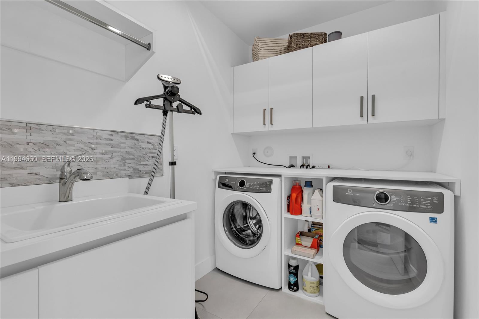 16631 Sunset Way Weston, FL 33326 - Photo 44 of 59 a utility room with dryer and washer