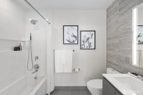 $1,390,000 | 2510 6th Avenue, Unit 2502, Seattle, WA 98121