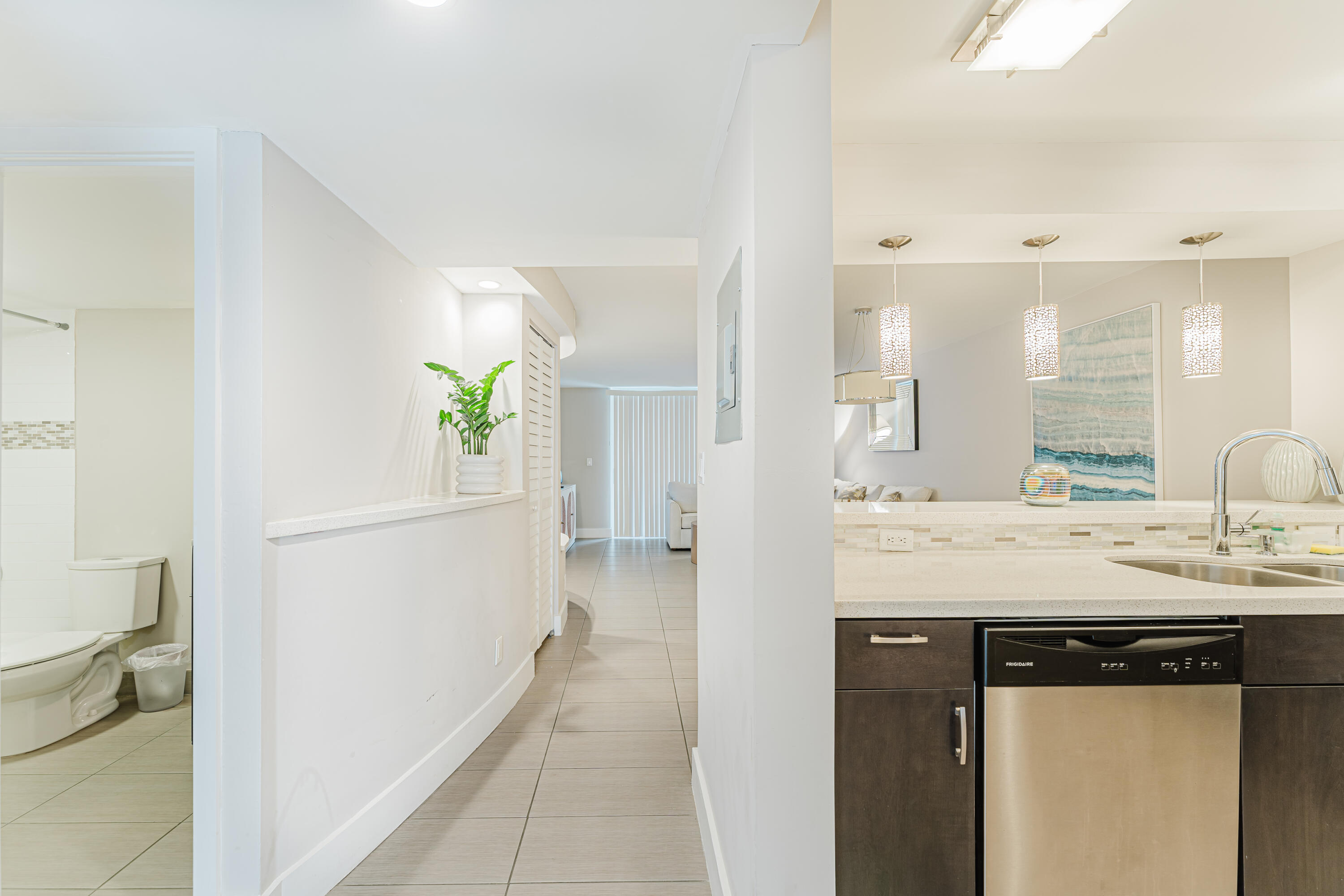 601 North Ocean Boulevard, Unit 102 Boca Raton, FL 33432 - Photo 3 of 10 601-102-1