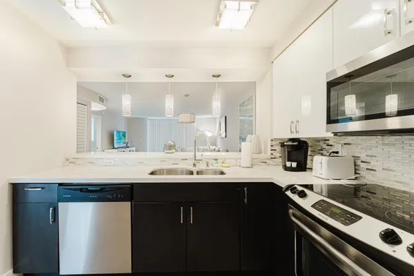 $4,200 | 601 North Ocean Boulevard, Unit 102, Boca Raton, FL 33432