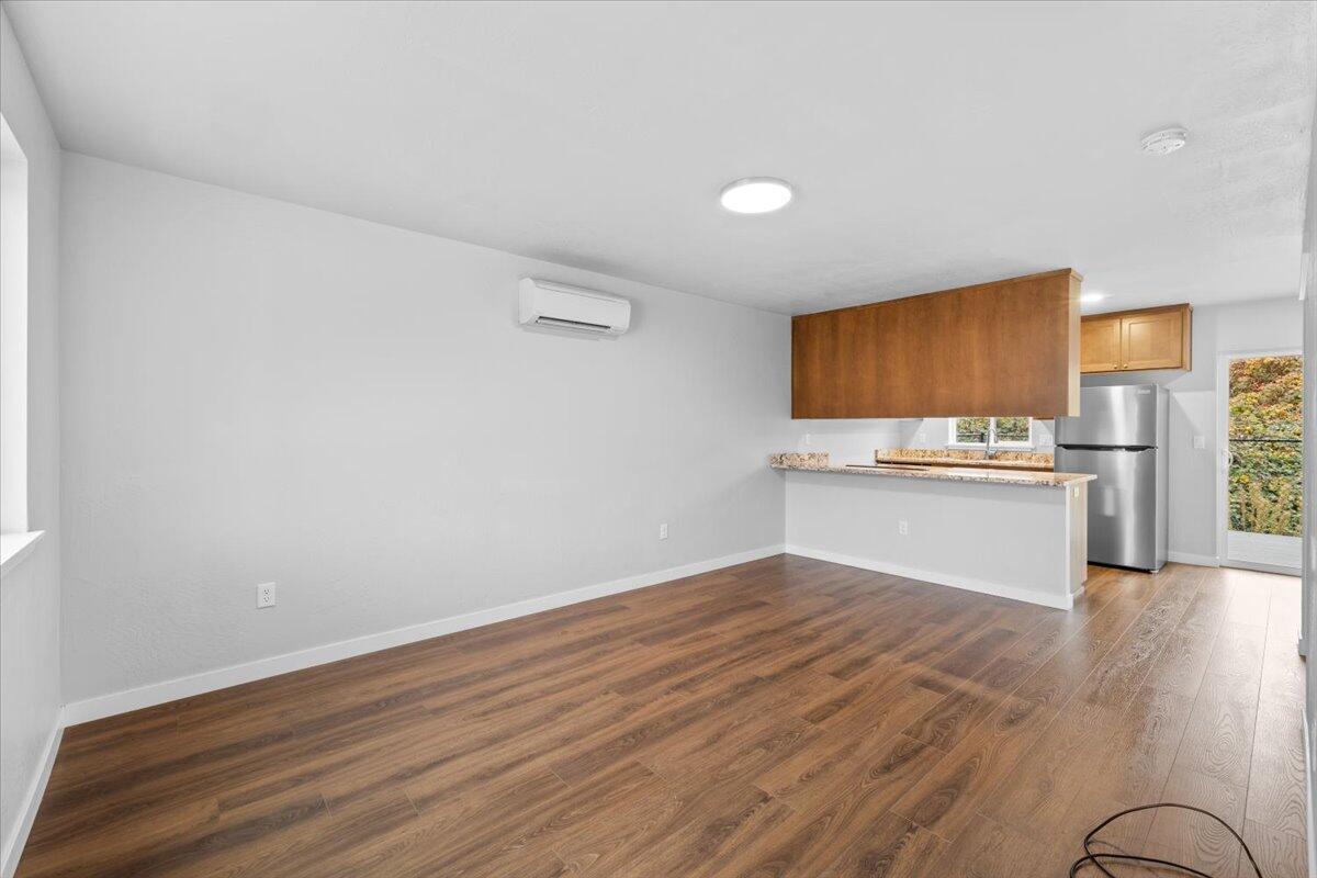 610 North Main Street, Unit 5A Phoenix, OR 97535 - Photo 5 of 16 04-CI_2151