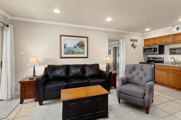 $325,000 | 500 North Market Avenue, Unit 316, New Braunfels, TX 78130
