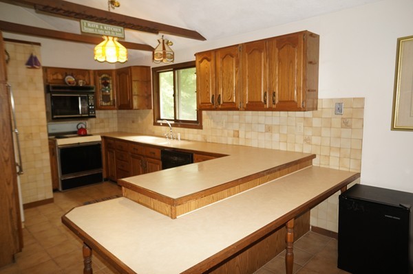 222 Harvard Road Bolton, MA 01740 - Photo 4 of 18