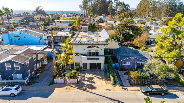 131 30th Avenue Santa Cruz, CA 95062 - Photo 3 of 29 a picture of houses with outdoor space