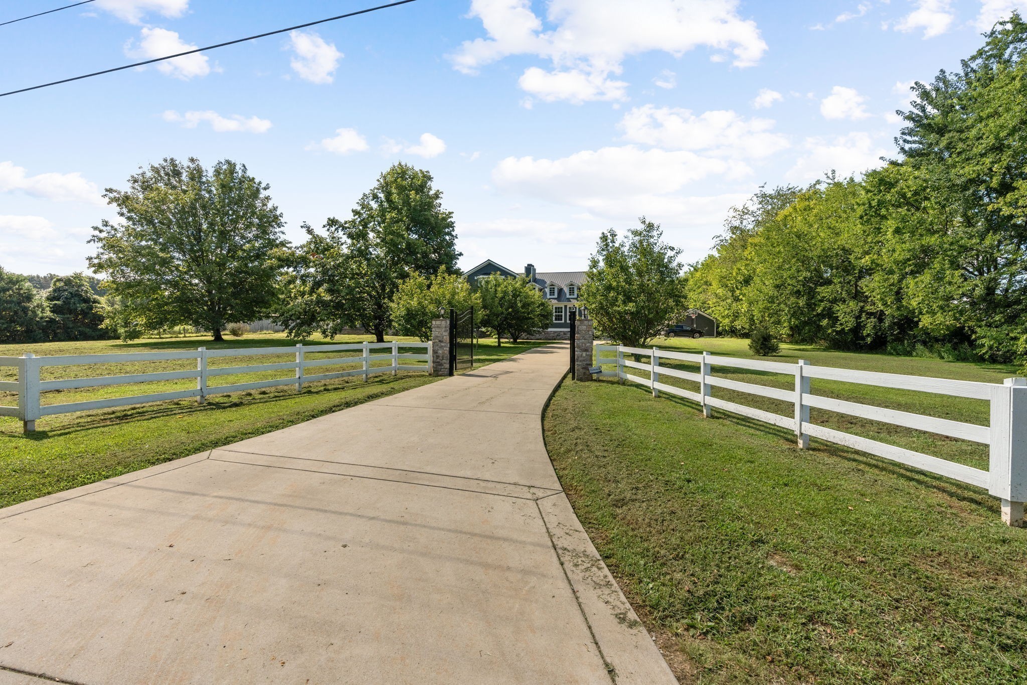 6931 Cowan Road Springfield, TN 37172 - Photo 11 of 68 a view of a garden