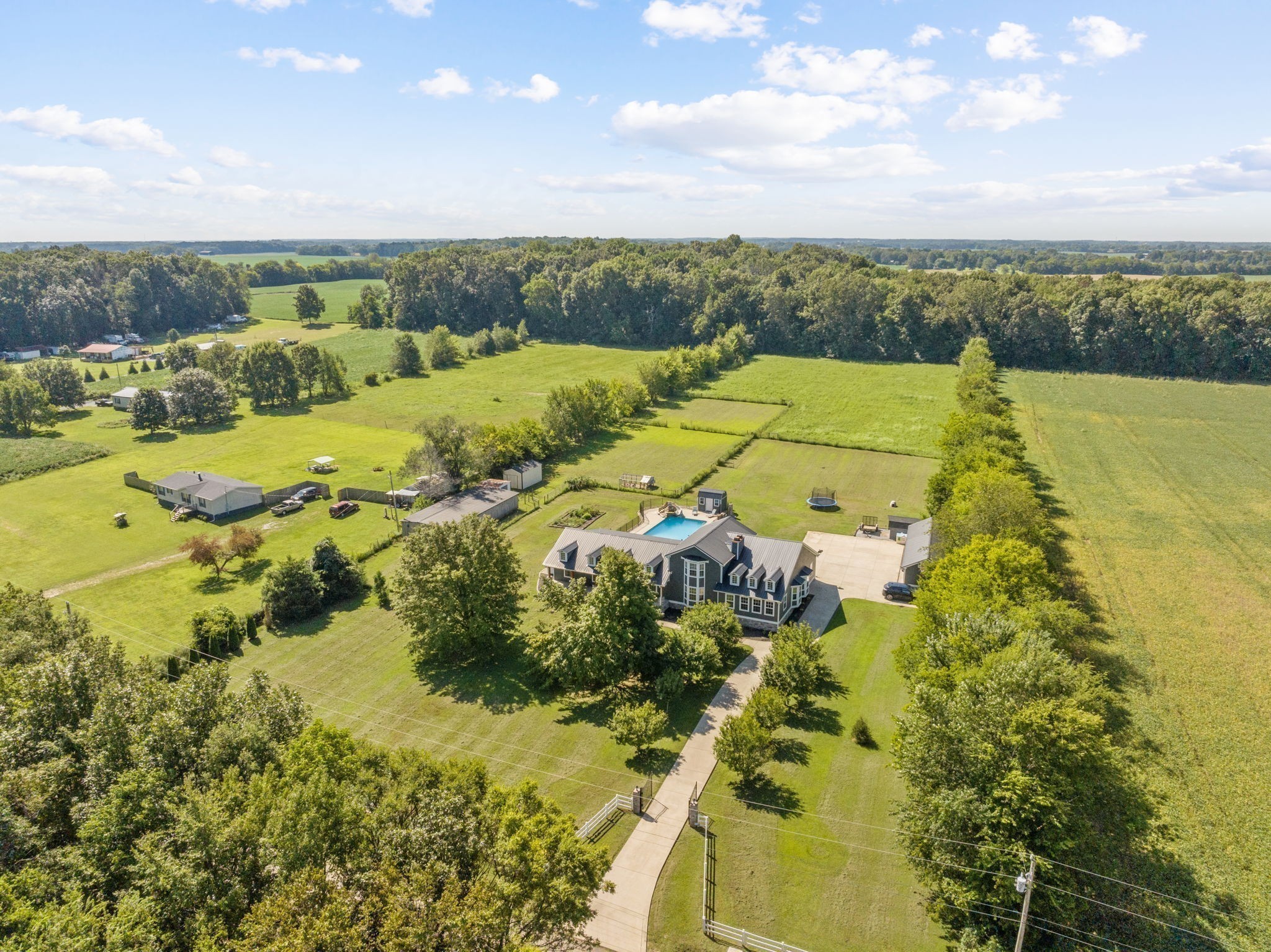 6931 Cowan Road Springfield, TN 37172 - Photo 2 of 68 a view of an ocean view and mountain view