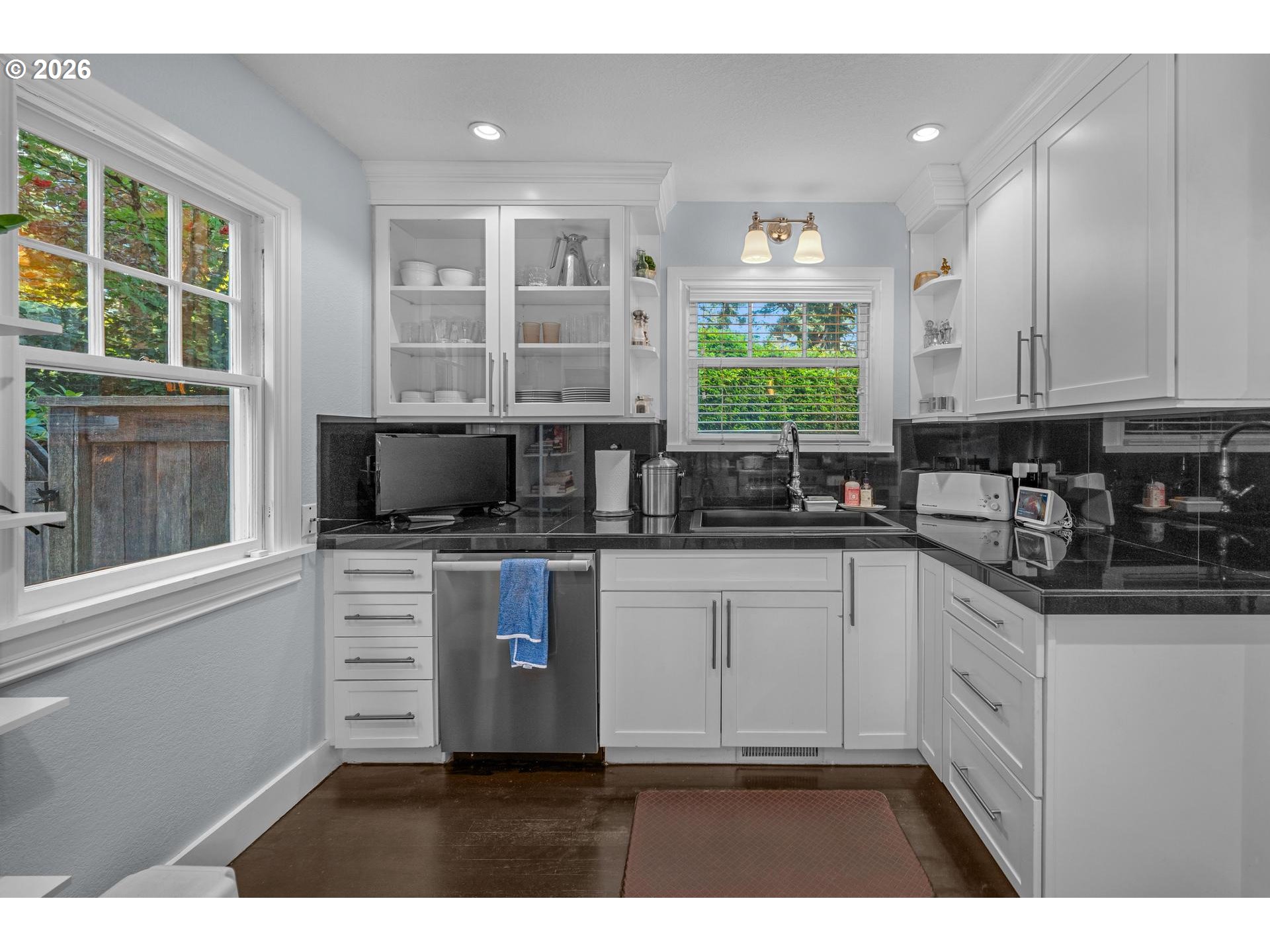 2798 Southwest Old Orchard Road Portland, OR 97201 - Photo 8 of 41 Kitchen