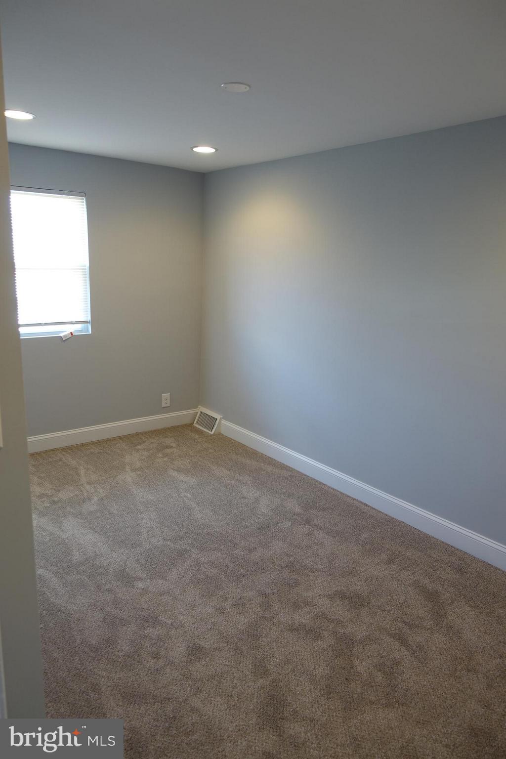338 Grovethorn Road Baltimore, MD 21220 - Photo 14 of 24 an empty room with a window