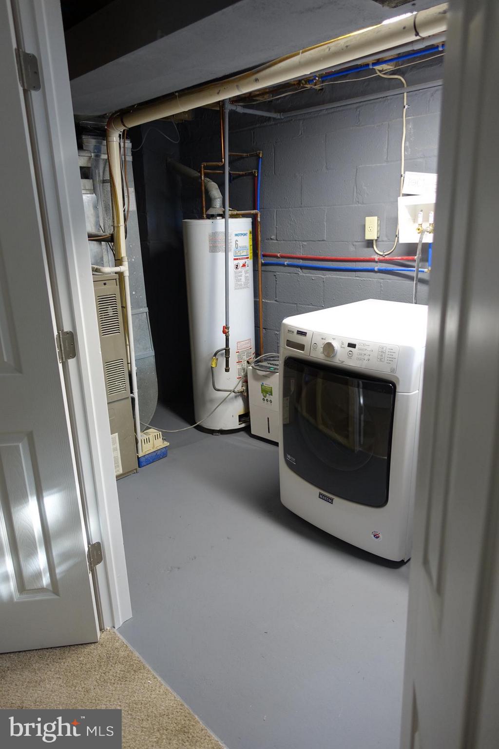 338 Grovethorn Road Baltimore, MD 21220 - Photo 18 of 24 a utility room with dryer and washer