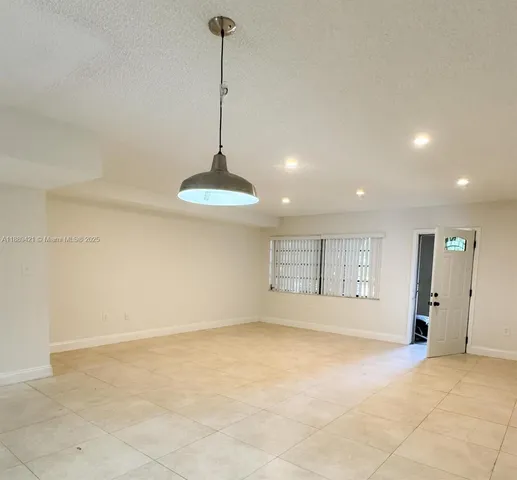 $3,000 | 1925 Sans Souci Boulevard, Unit 1925, North Miami, FL 33181