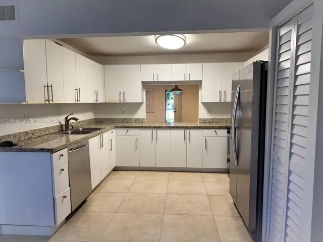 $3,000 | 1925 Sans Souci Boulevard, Unit 1925, North Miami, FL 33181