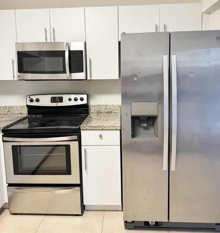 $3,000 | 1925 Sans Souci Boulevard, Unit 1925, North Miami, FL 33181