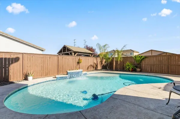 a picture of a wall with a white house