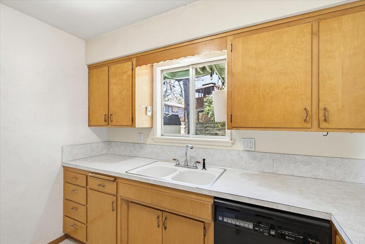 2764 Ruth Drive Medford, OR 97504 - Photo 14 of 27 13-13