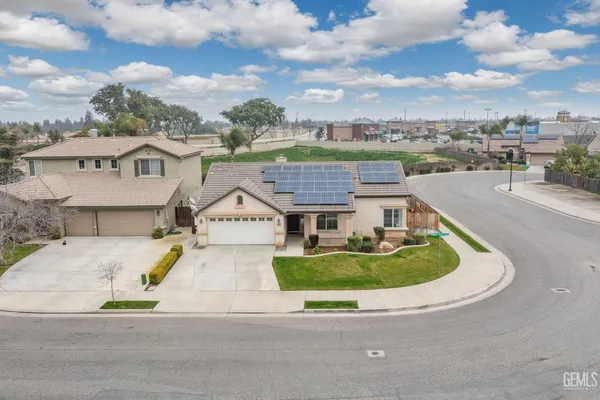 an aerial view of a house with outdoor space houses and lake view