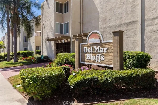 $825,000 | 13754 Mango Drive, Unit 306, Del Mar, CA 92014