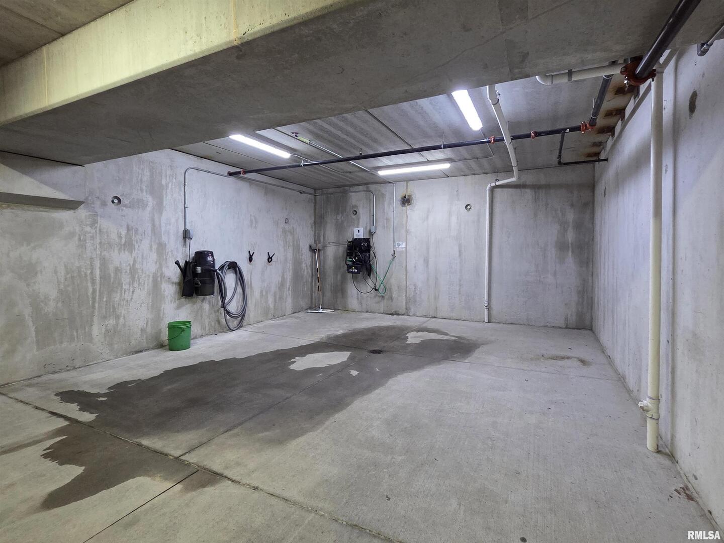 2592 Middle Road, Unit 313 Bettendorf, IA 52722 - Photo 48 of 52 a view of a garage