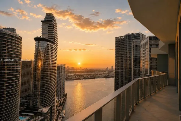 $17,500 | 77 Southeast 5th Street, Unit UPH03, Miami, FL 33131