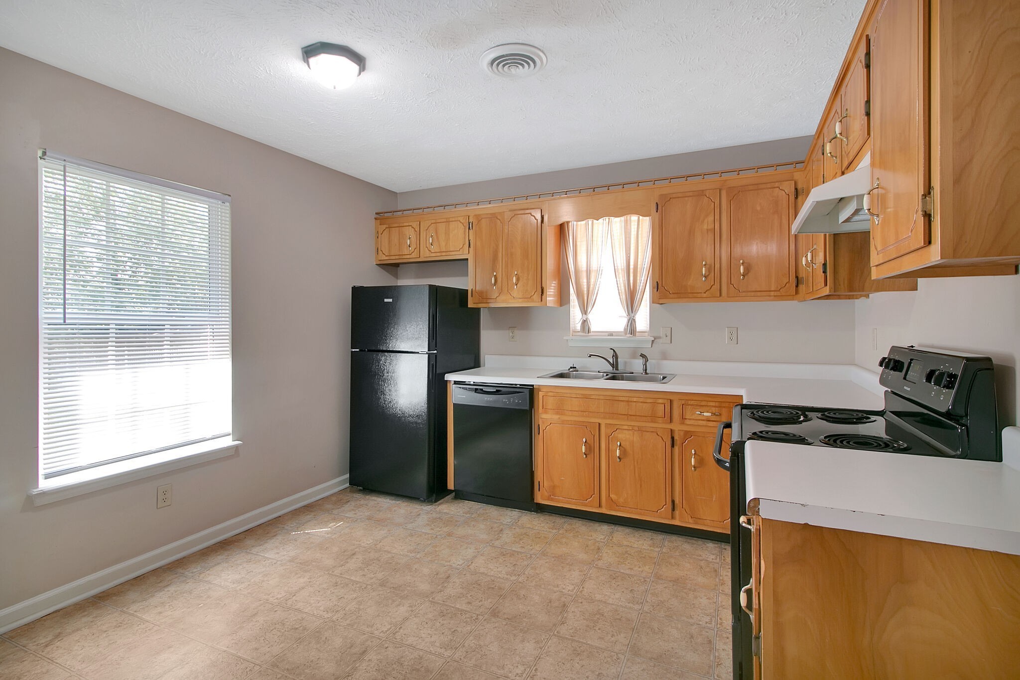 999 State Line Road Oak Grove, KY 42262 - Photo 8 of 23