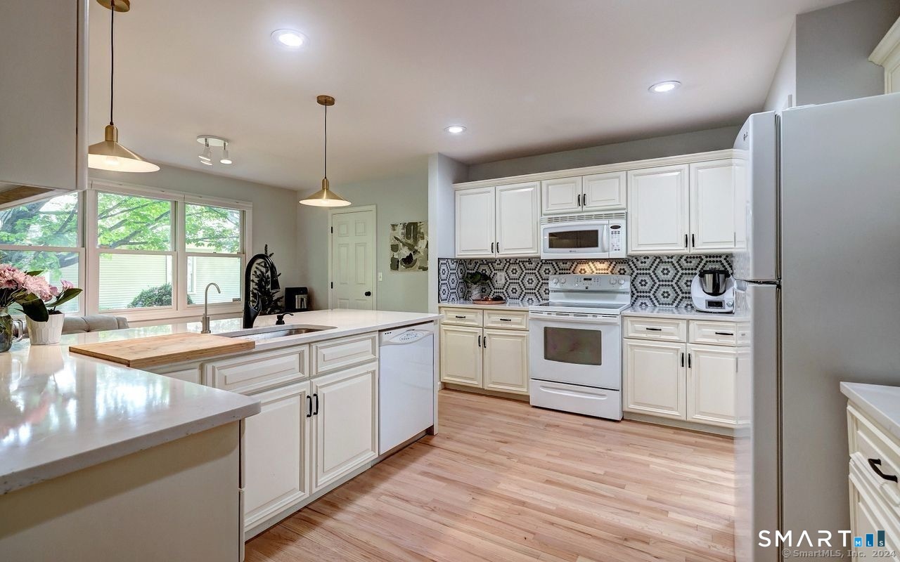 9 Canterbury Road, Unit 9 Hamden, CT 06514 - Photo 5 of 24 Gallery Image 5