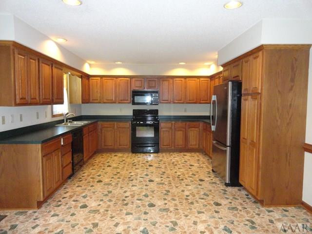372 Country Club Road Camden, NC 27921 - Photo 4 of 22 Kitchen