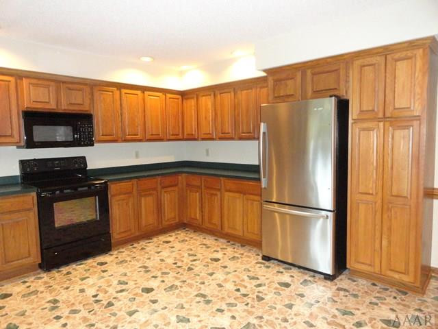 372 Country Club Road Camden, NC 27921 - Photo 5 of 22 Kitchen
