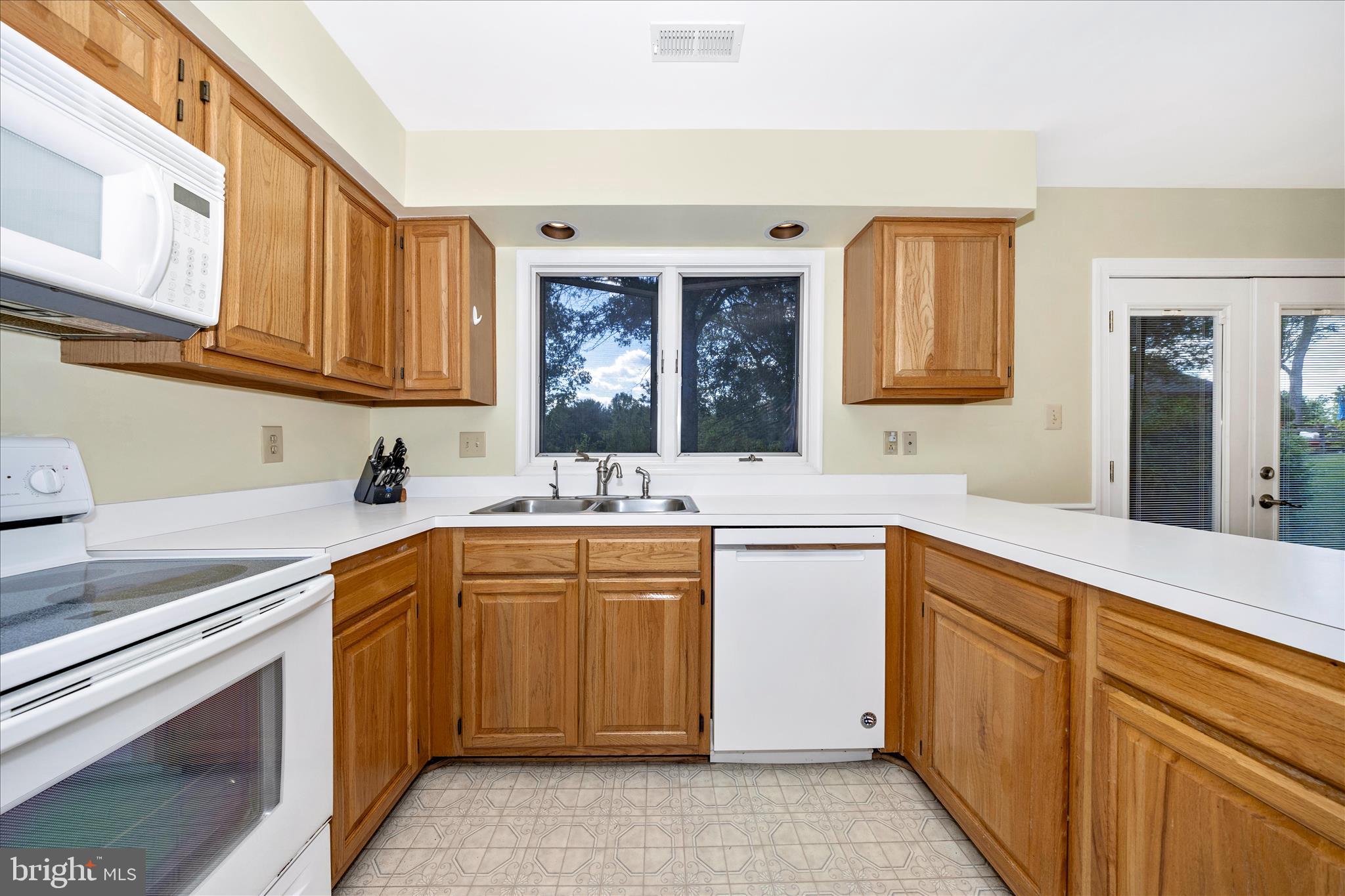 91 Prides Crossing Shenandoah Junction, WV 25442 - Photo 19 of 67 Kitchen