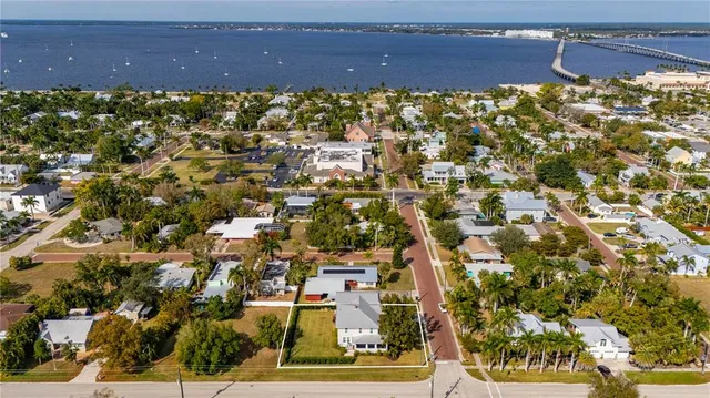 $979,900 | 359 Gill Street, Punta Gorda, FL 33950