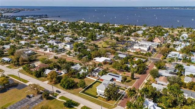 $979,900 | 359 Gill Street, Punta Gorda, FL 33950