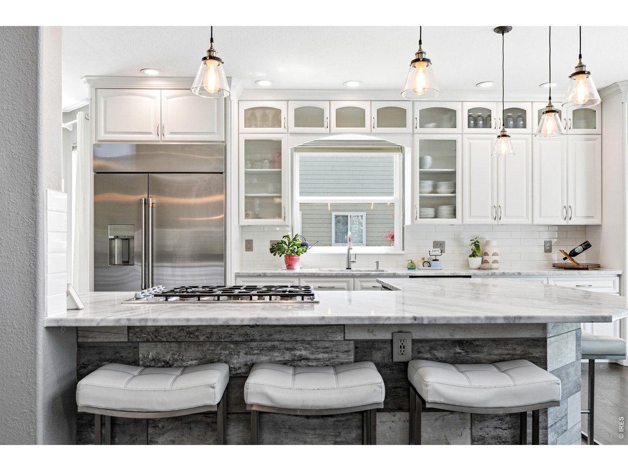 11725 Pleasant Hill Road Longmont, CO 80504 - Photo 12 of 50 The island seats 5!
