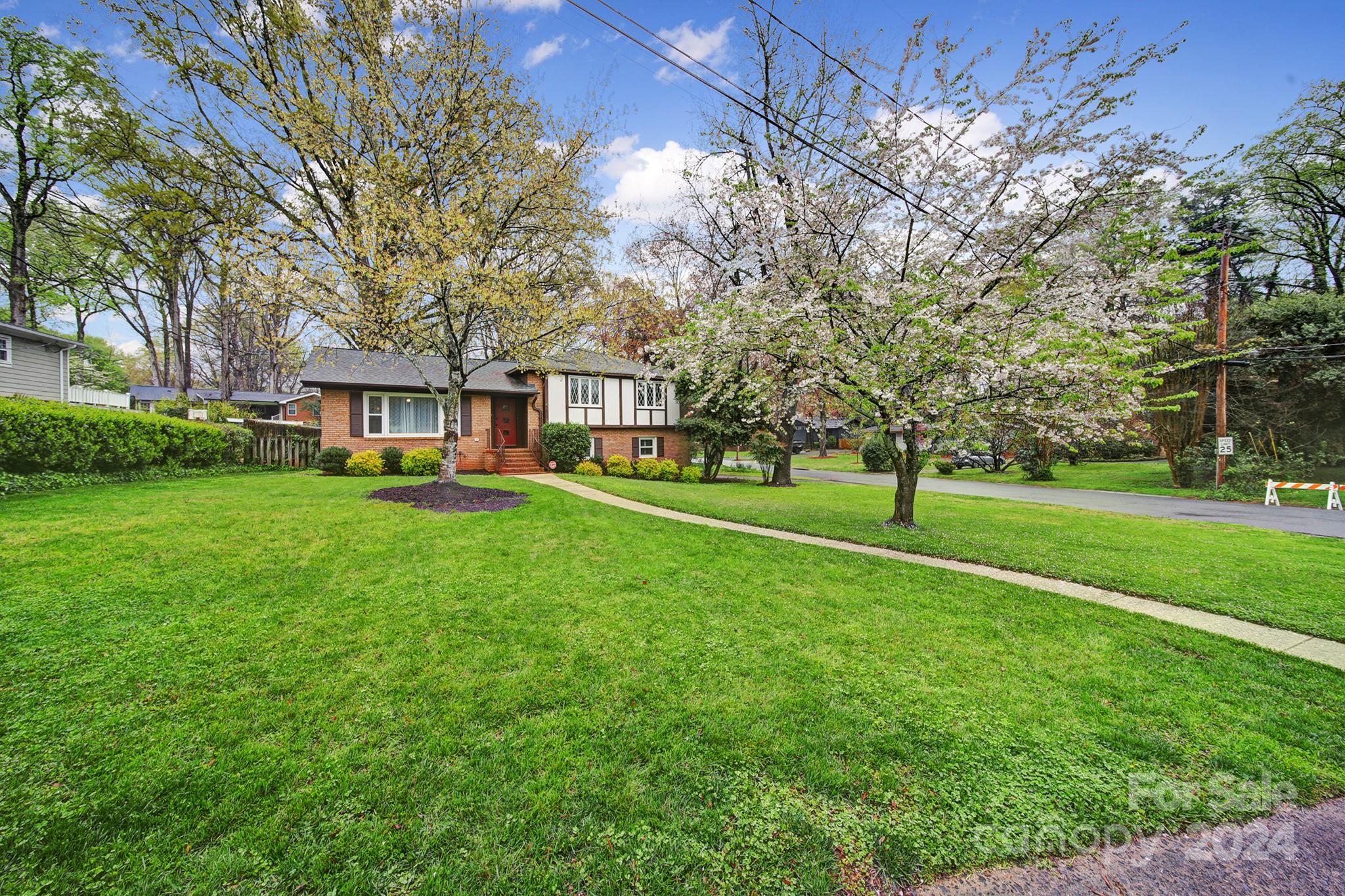 6053 Brookhaven Road Charlotte, NC 28210 - Photo 2 of 40 Gallery Image 2