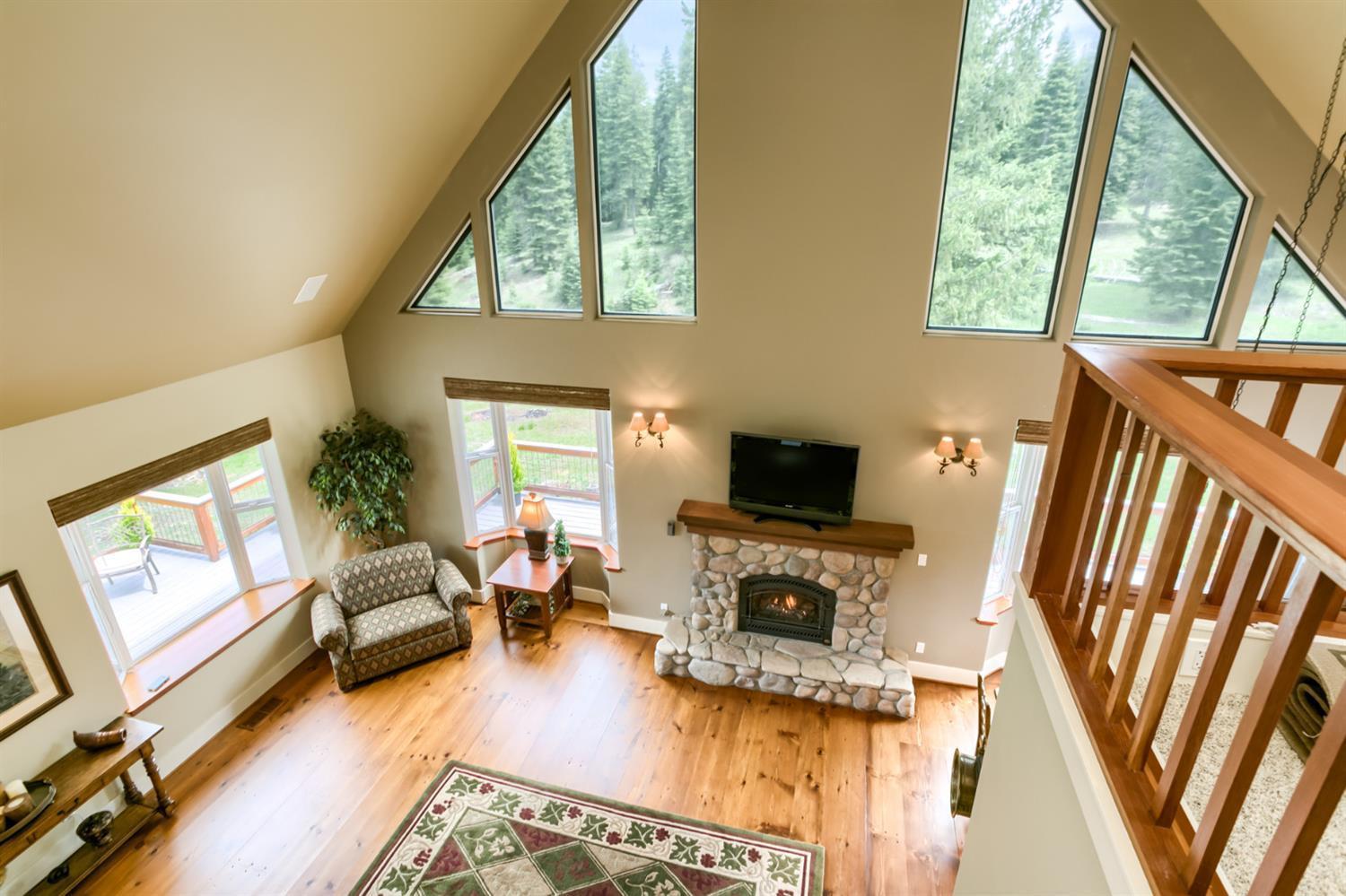 7672 Hyatt Prairie Road Ashland, OR 97520 - Photo 20 of 35 View from the loft over looking the livi