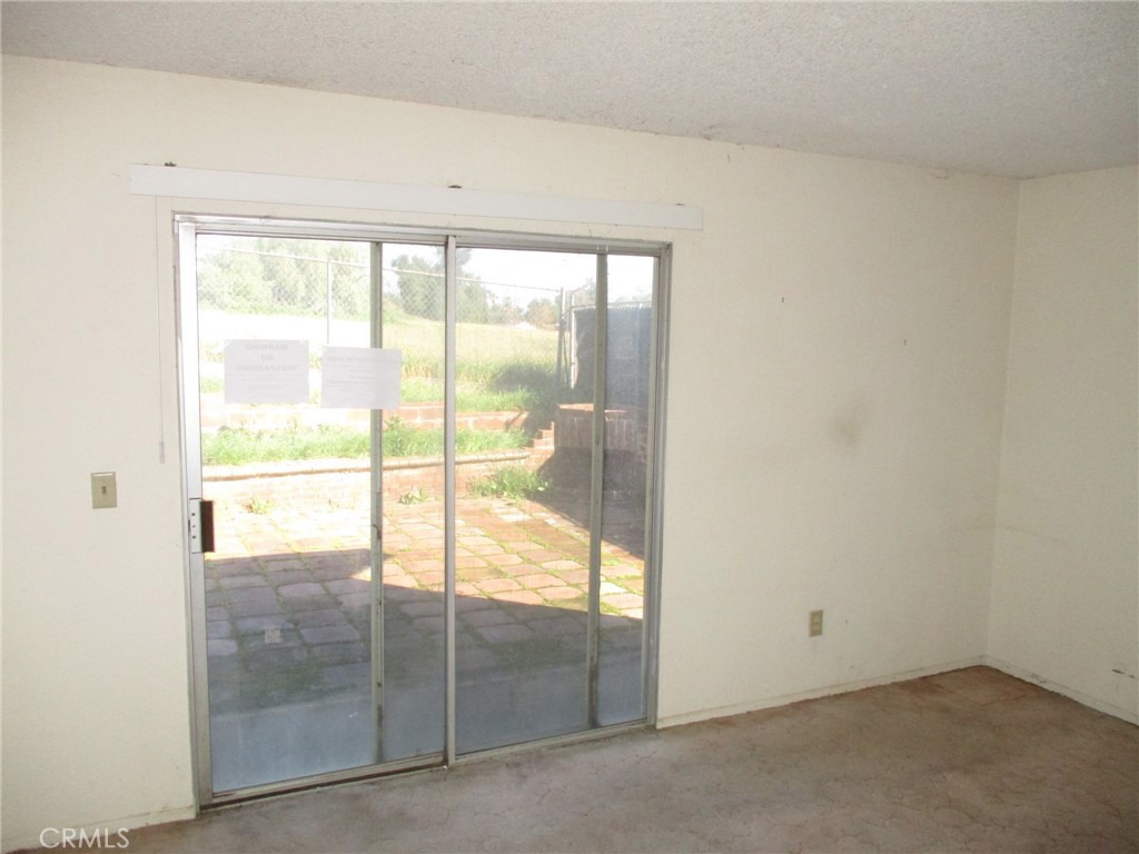 560 West 10th Street Perris, CA 92570 - Photo 17 of 28 Primary bedroom