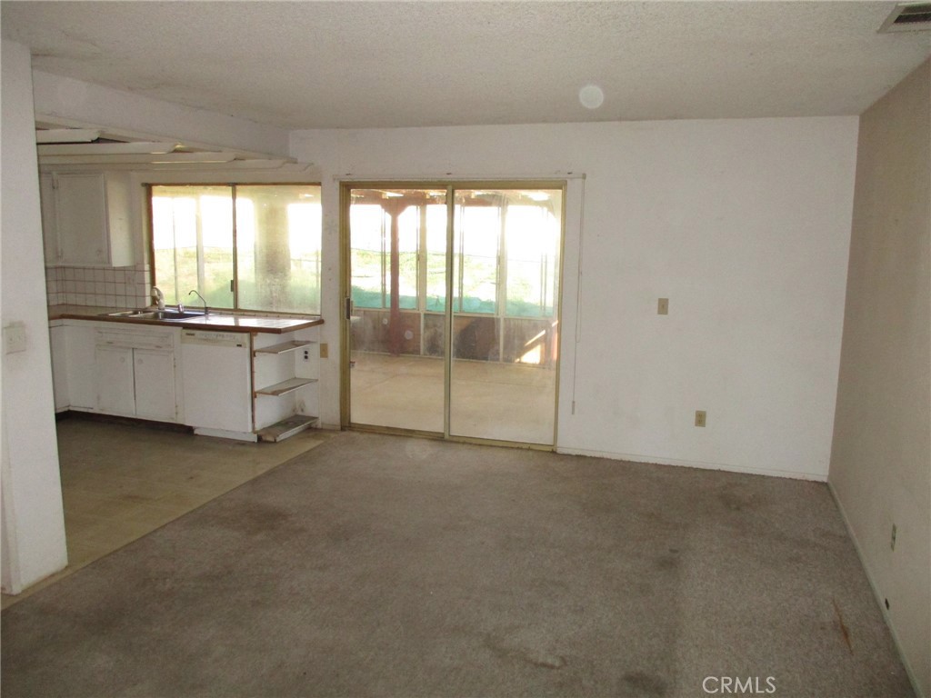 560 West 10th Street Perris, CA 92570 - Photo 8 of 28 Family room