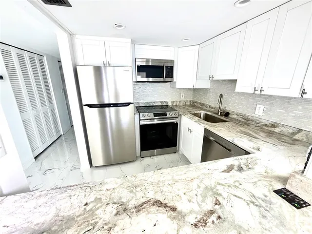 $1,500 | 4550 Cove Circle, Unit 905, St. Petersburg, FL 33708