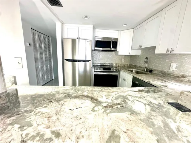 $1,500 | 4550 Cove Circle, Unit 905, St. Petersburg, FL 33708