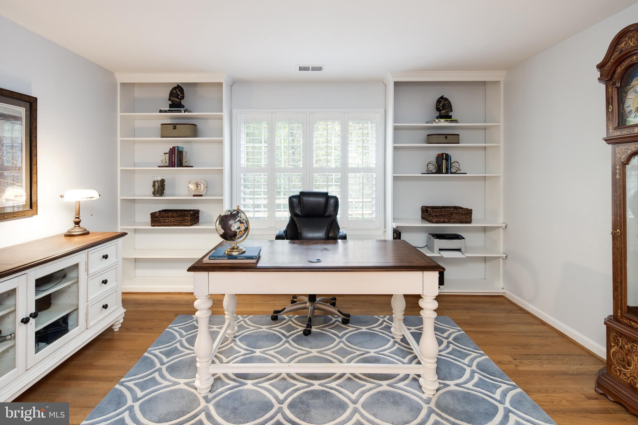 11005 Birdfoot Court Reston, VA 20191 - Photo 20 of 28 Home office with hardwoods & built-ins.