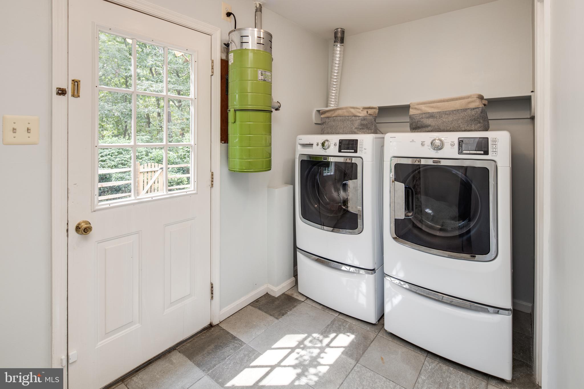 11005 Birdfoot Court Reston, VA 20191 - Photo 22 of 28 Laundry/Mudroom with walk out to backyard.