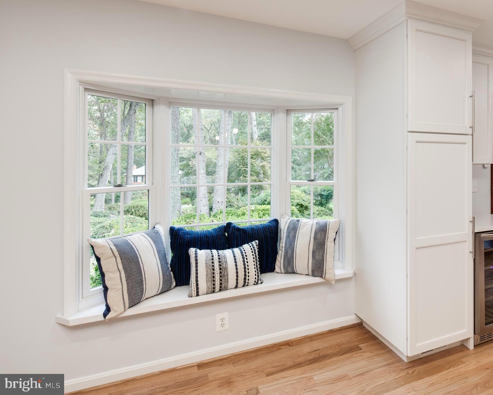 11005 Birdfoot Court Reston, VA 20191 - Photo 4 of 28 Bay window seating in the kitchen & Pantry Closet.