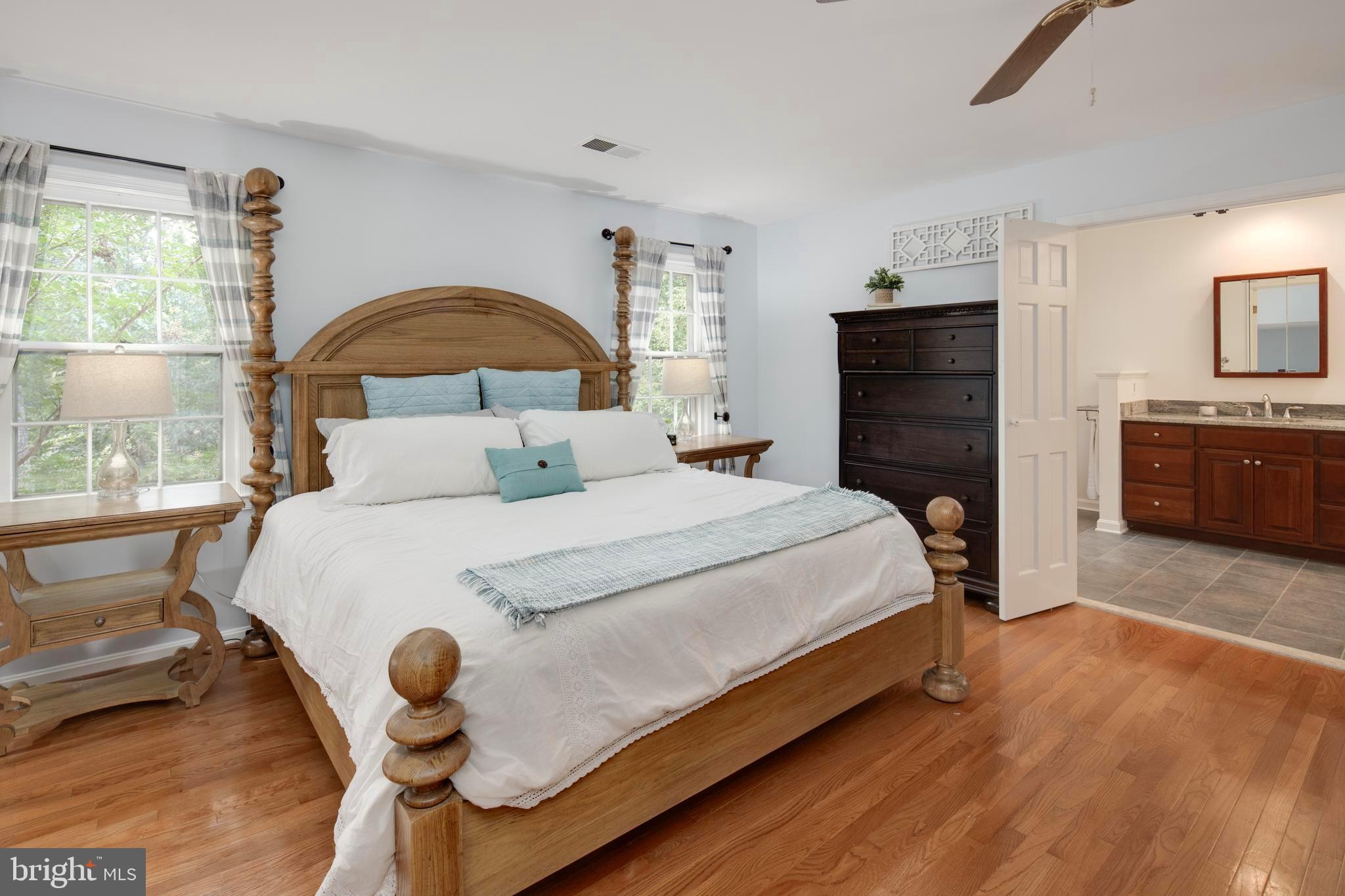 11005 Birdfoot Court Reston, VA 20191 - Photo 8 of 28 Master suite with hardwoods and sitting room.