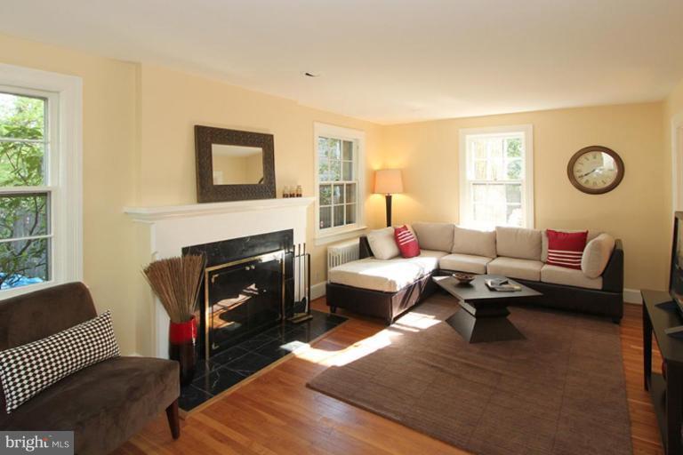 8009 Piney Branch Road Silver Spring, MD 20910 - Photo 21 of 25 Living Room