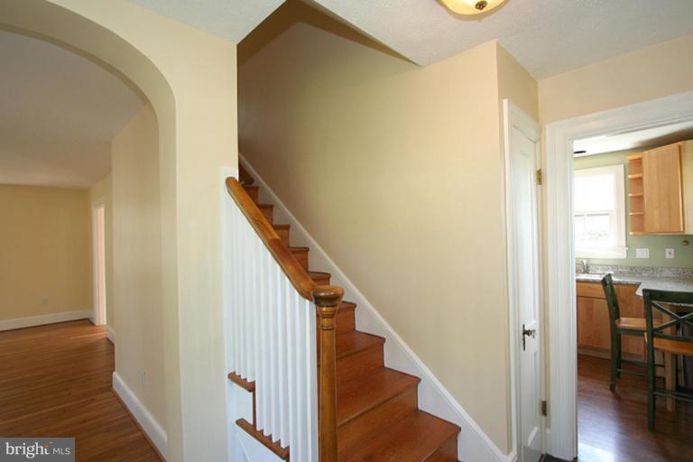 8009 Piney Branch Road Silver Spring, MD 20910 - Photo 10 of 25 Entrance / Foyer